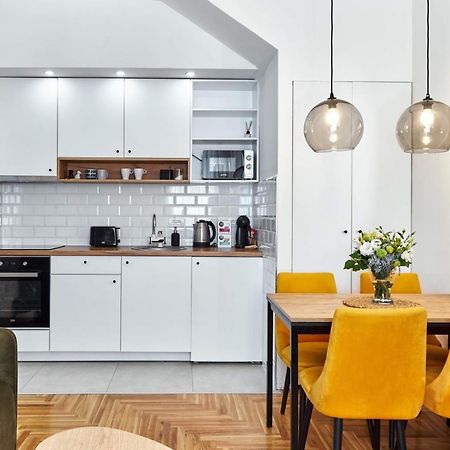 Modern Living Apt - Emberly - Private Parking Újvidék Kültér fotó