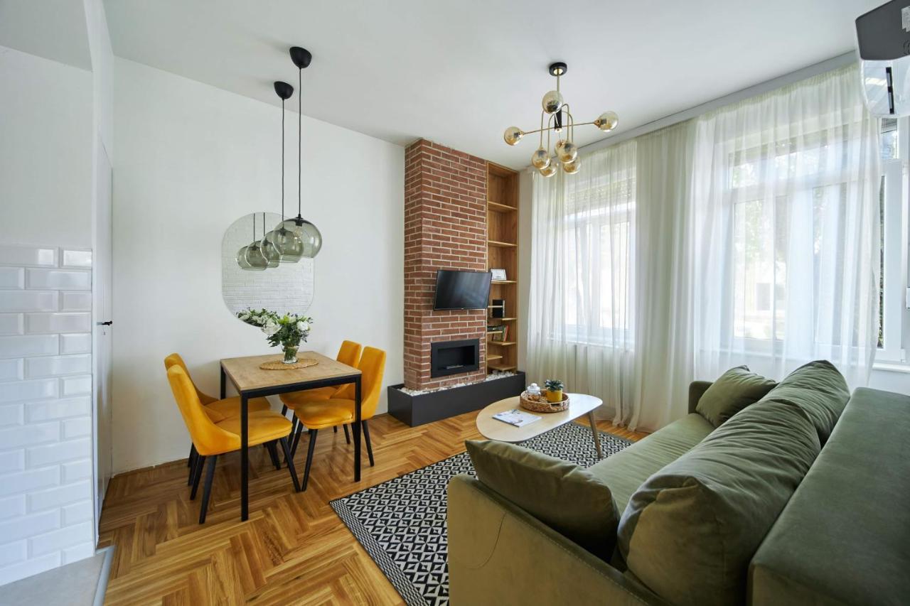 Modern Living Apt - Emberly - Private Parking Újvidék Kültér fotó