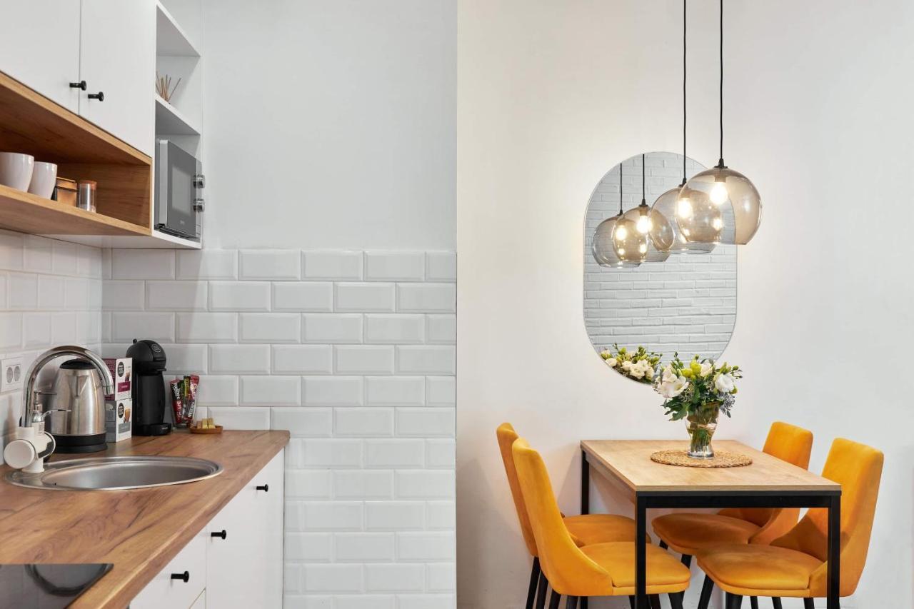 Modern Living Apt - Emberly - Private Parking Újvidék Kültér fotó